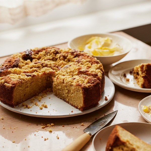 Double lemon cake with streusel topping