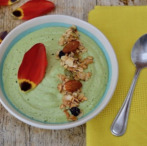 Double pear & almond green smoothie bowl