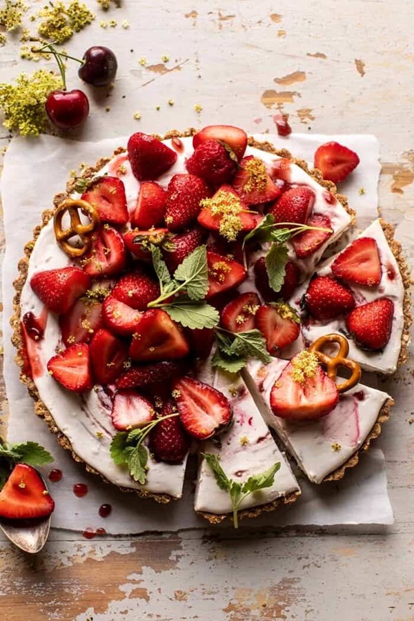 Double strawberry pretzel pie