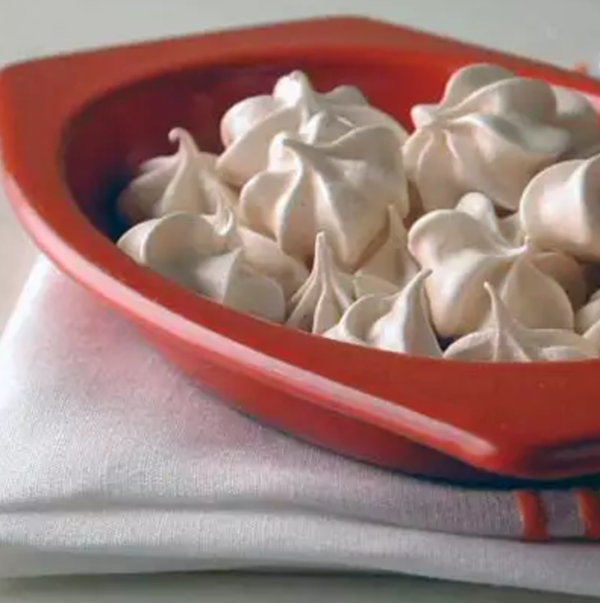 Double vanilla meringues