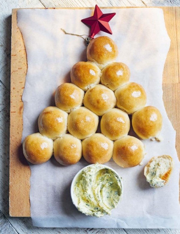 Doughball Christmas tree with roasted garlic butter