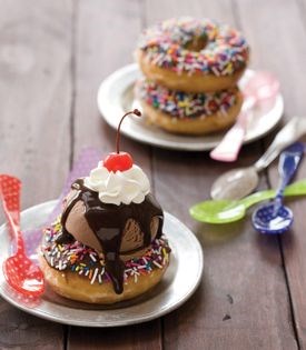 Doughnut fudge sundaes