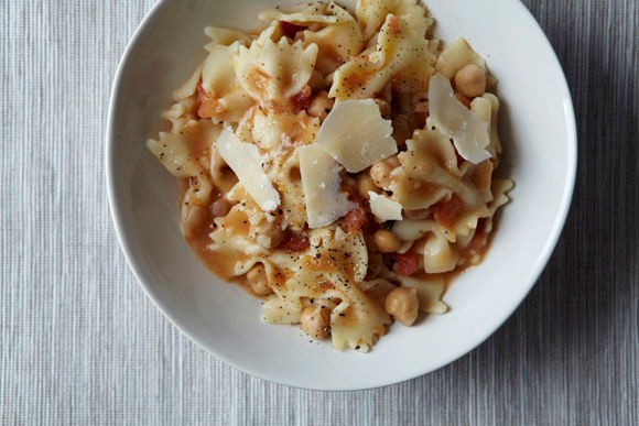 Down and dirty pasta e cecci 