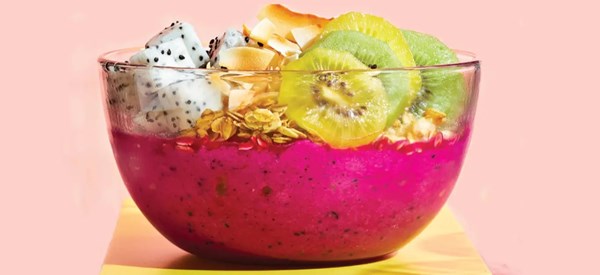 Dragonfruit smoothie bowls 