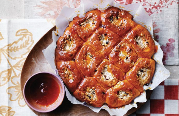 Dried apricot and white chocolate buns