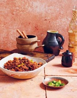 Dried beef stew with shredded injera (Qanta fit fit)