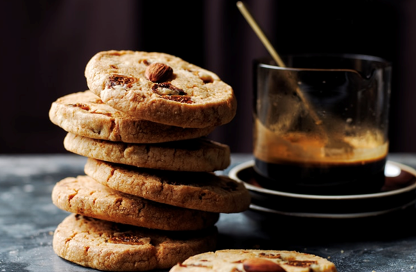 Dried fig and almond biscottini