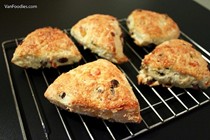 Dried fruit scones