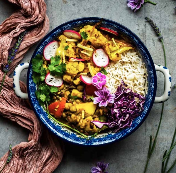 Dried green peas, potato & pepper curry with ginger cauliflower 