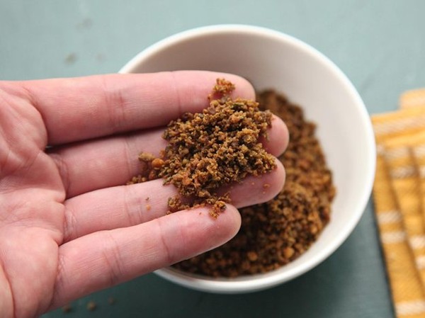 Dried olive and miso shake (The best vegan Parmesan substitute)
