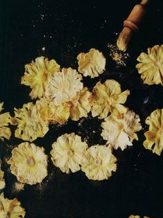 Dried pineapple flowers