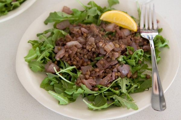 Drunk lentils with crème fraiche & arugula