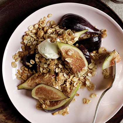 Drunken figs with black pepper granola
