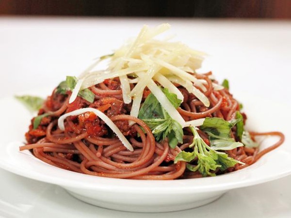 Drunken spaghetti with hot salami meat sauce