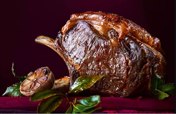 Dry-aged Aberdeen Angus wing rib with red wine gravy