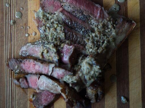 Dry-aged rib eye au poivre