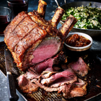Dry-aged rib of beef with ale-glazed onions