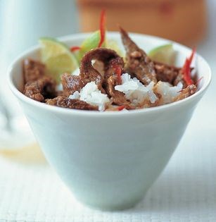 Dry beef curry with peanut and lime