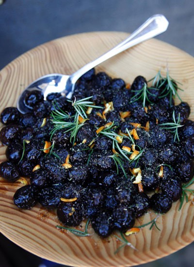 Dry-cured olives with rosemary and orange (Oliva con rosemarino e aranci)