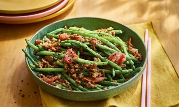 Dry-fried French beans with minced pork