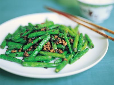 Dry-fried green beans (Ganbian sijidou)