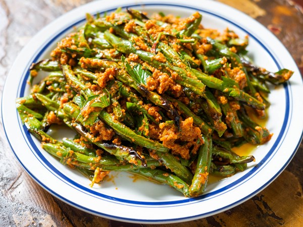 "Dry-fried" green beans with romesco sauce