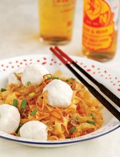 Dry noodles with fish balls