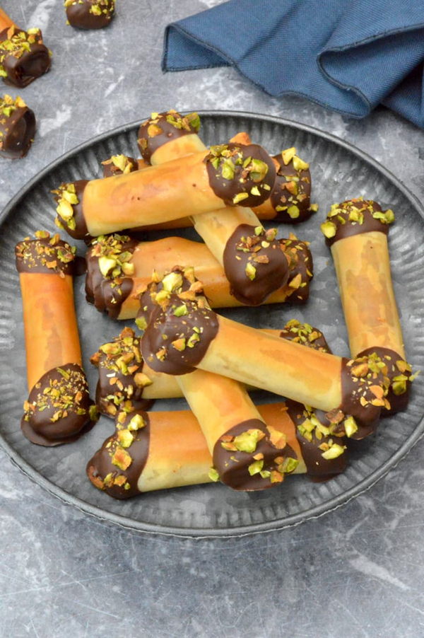 Dubai chocolate filo rolls