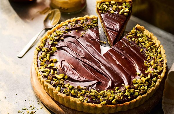 Dubai-style chocolate & pistachio tart