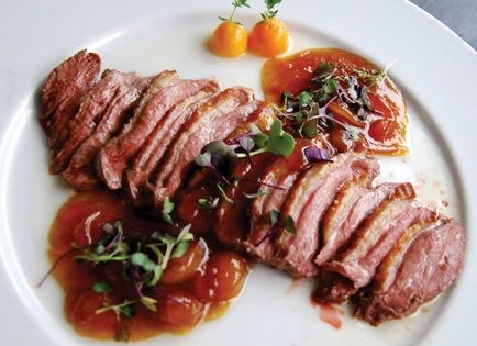 Duck breast with fermented honey and kumquat (Magret de pato con meloja miel y naranjas kumquat)