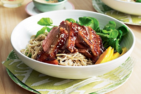 Duck breast with soba noodles and mango