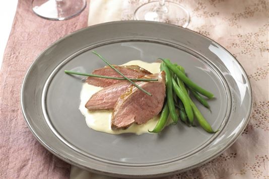 Duck breasts with a piquant lime and ginger sauce