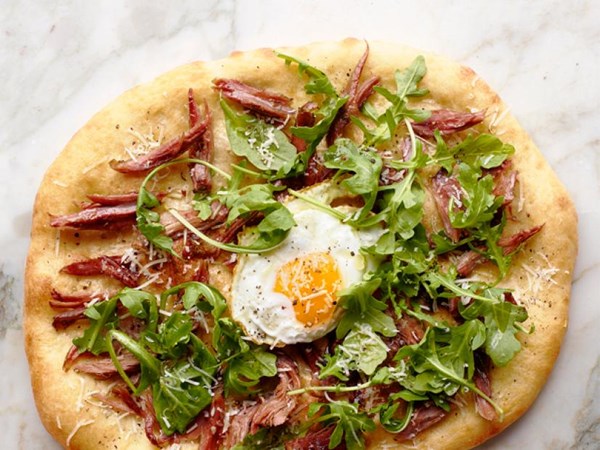 Duck confit and fried egg pizza