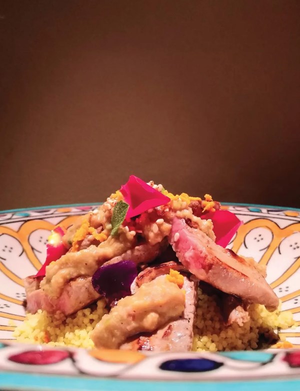 Duck fillets with almond and pistachio sauce, turmeric couscous and rose petals (Solomillo de pato con majado de almendras, pistachos, pétalos de rosa y cuscús de raíz de curcuma)