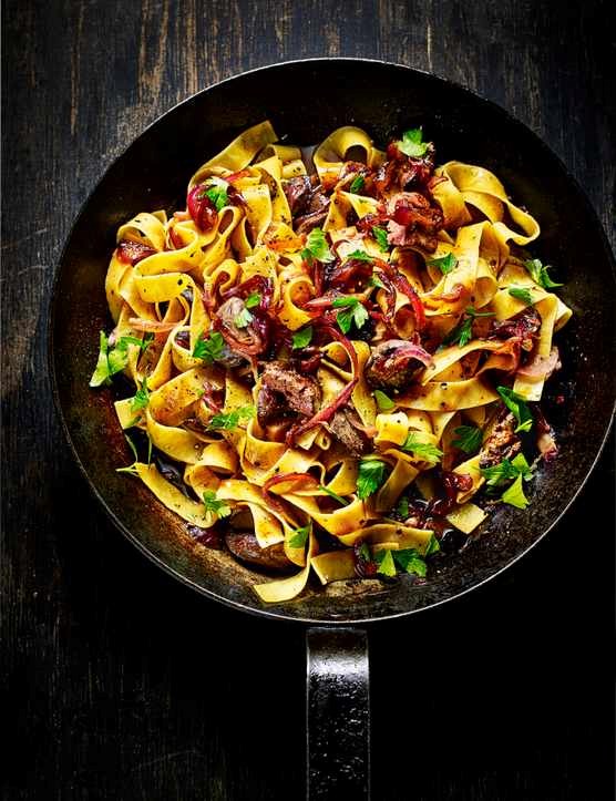 Duck livers with caramelised onions, red wine vinegar sauce and pappardelle