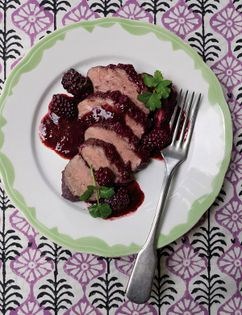 Duck with blackberry sauce (Ikhvi maqvlit)