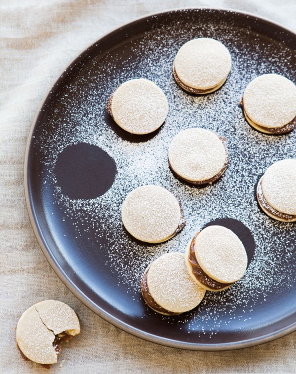 Dulce de leche alfajores
