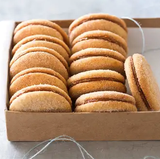 Dulce de leche and cinnamon sandwich cookies