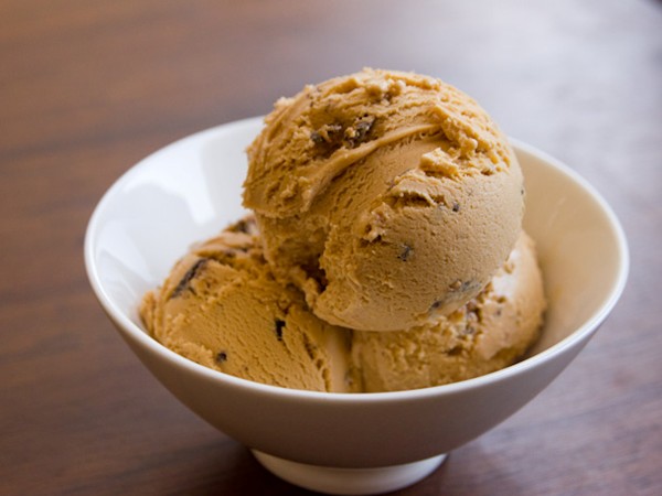 Dulce de leche ice cream with Samoas
