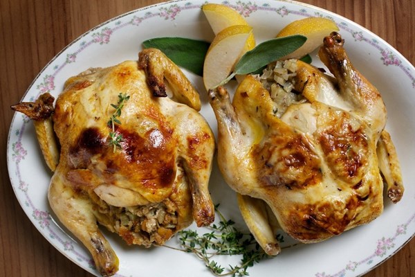 Duos of stuffed Cornish hens, with fennel and with pear