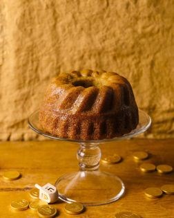 Durum olive oil cake