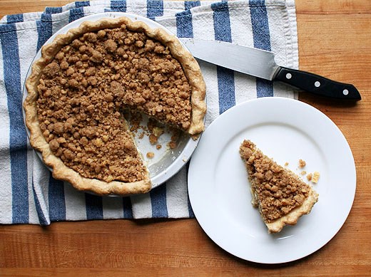 Dutch apple pie with sour cream custard