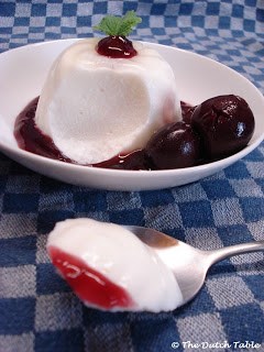 Dutch buttermilk pudding (Karnemelkpudding)