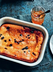 Dutch pancake with raisins, orange blossom and marmalade
