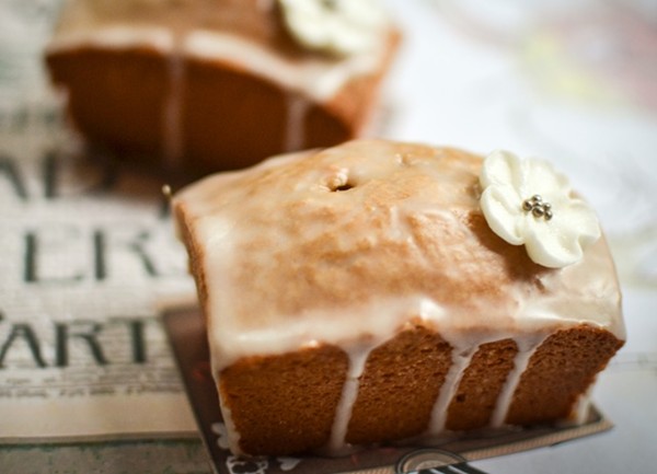 Earl Grey and lemon mini loaf cakes
