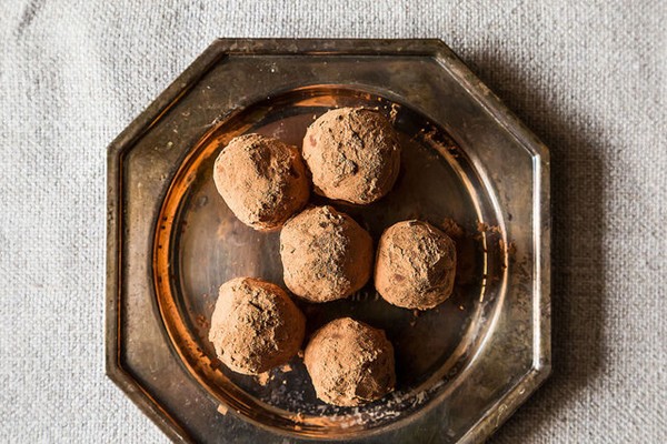 Earl Grey vanilla bean truffles, two ways