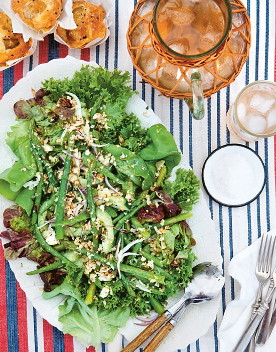 Early summer salad with cauliflower crumble