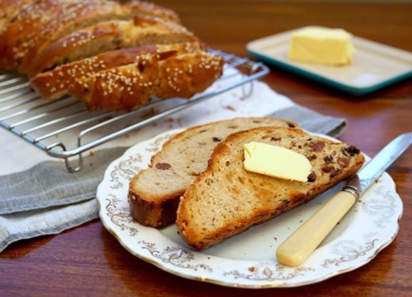 Easter sweet spiced fruit bread