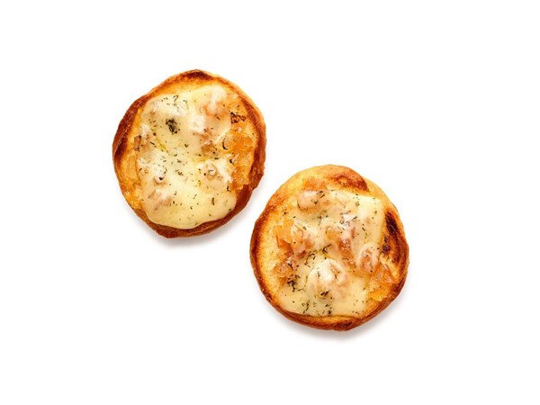 Easy 3-ingredient appetizer: biscuits + apple chutney + dill havarti