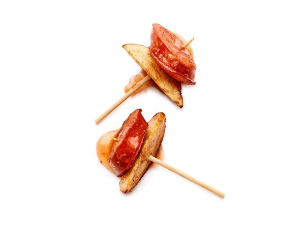 Easy 3-ingredient appetizer: chorizo + potatoes + spicy honey